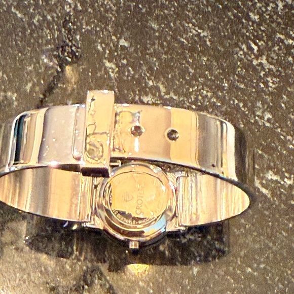 Croton Luxurious Silver Timepiece - Picture 5 of 10